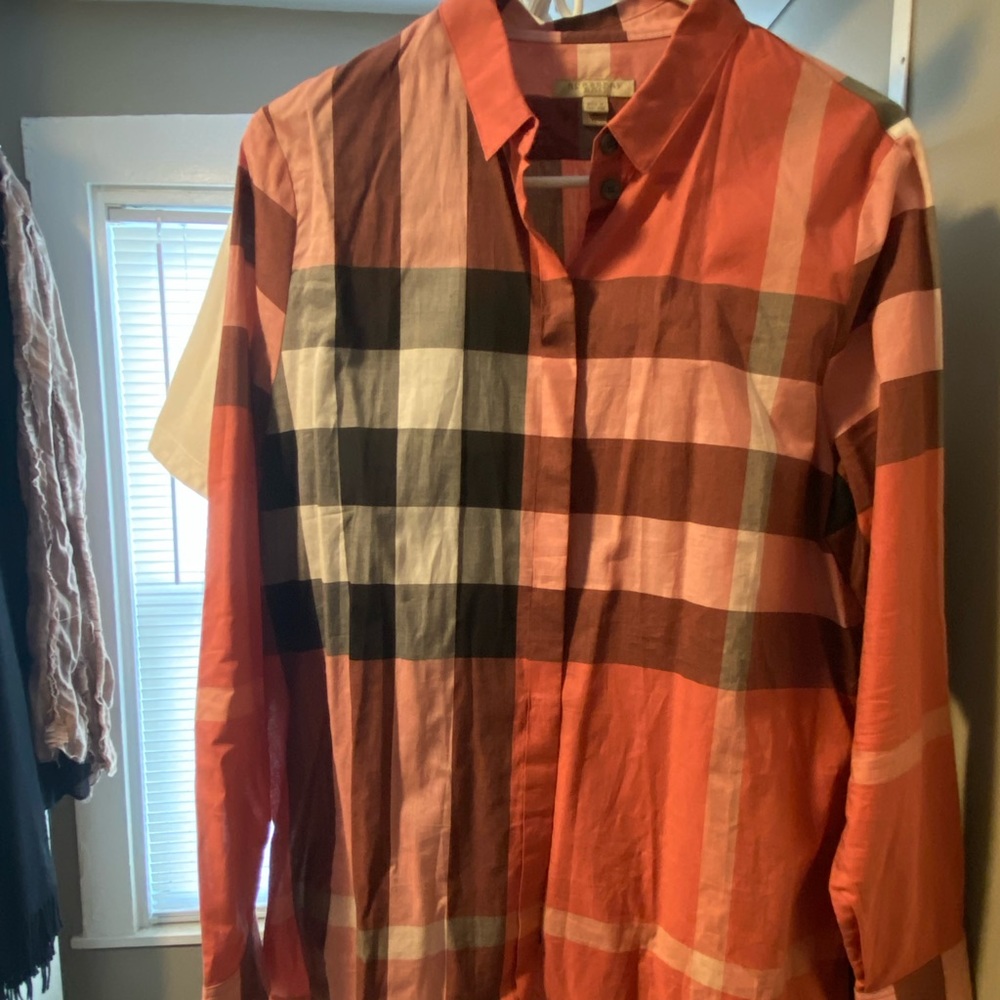 Burberry button shirt